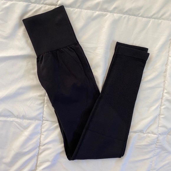 Butt Cinched Leggings - Picture 1 of 5